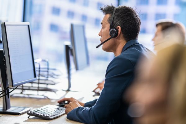 Customer service agent of steel importer